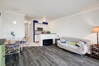 Building Photo - 6300 Seawall Blvd