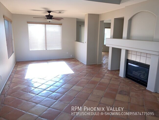 Building Photo - 4 Bed / 2 Bath Goodyear home with NO HOA