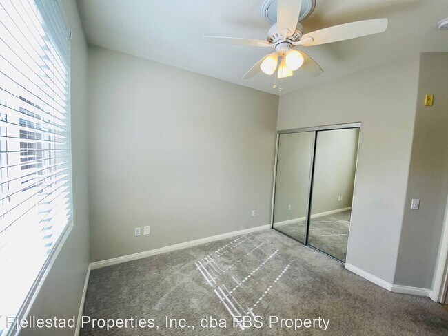 Building Photo - 3 br, 3 bath House - 4655 Central Plaza
