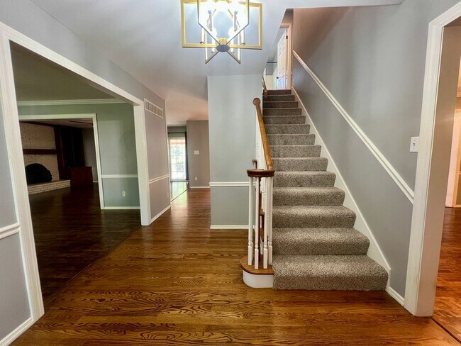 Foto del edificio - 1685 Lochcrest Dr