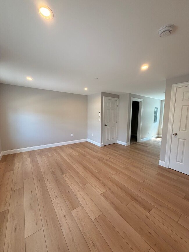 Foto del edificio - Brand New spacious Studio available in a great location.