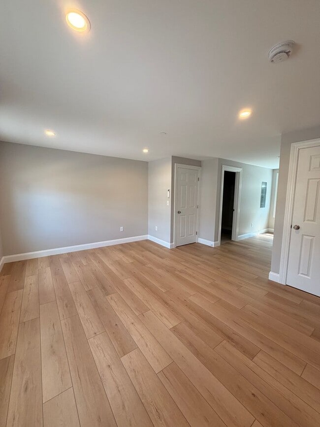Building Photo - Brand New spacious Studio available in a great location.
