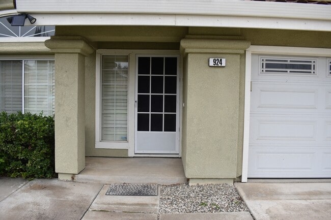 Foto del edificio - 924 Christy Ct