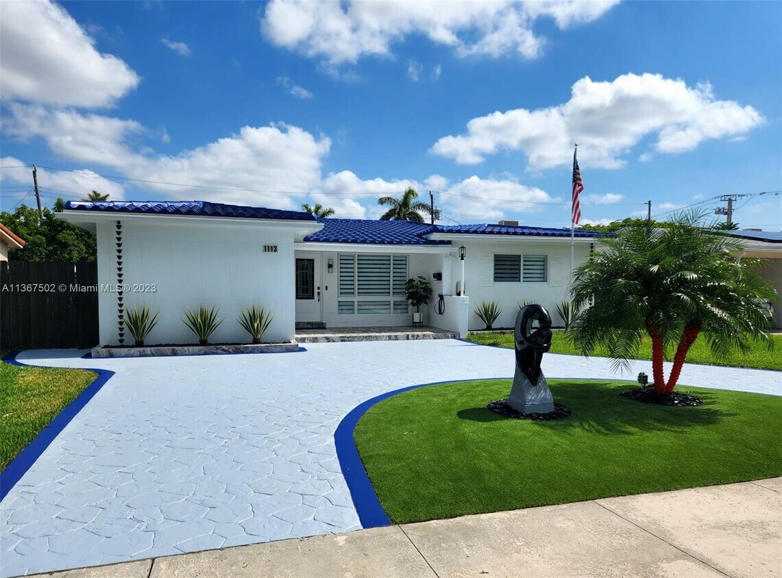 1113 NE 8th St, Hallandale Beach, FL 33009 House for Rent in