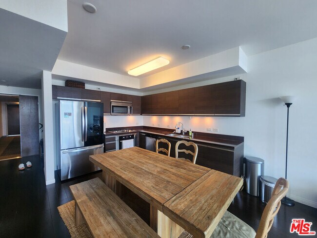 Foto del edificio - 3785 Wilshire Blvd
