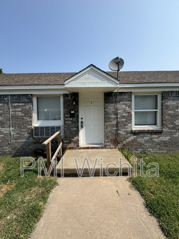 Primary Photo - 824 S Water St