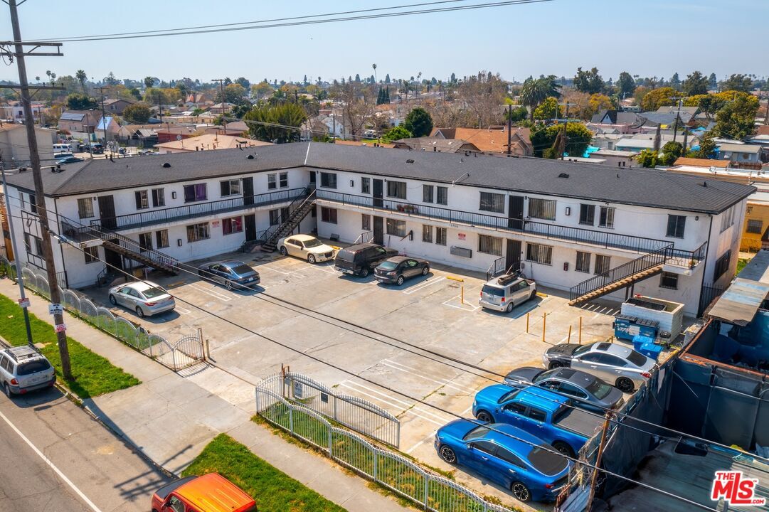 Foto principal - 10705 S Figueroa St
