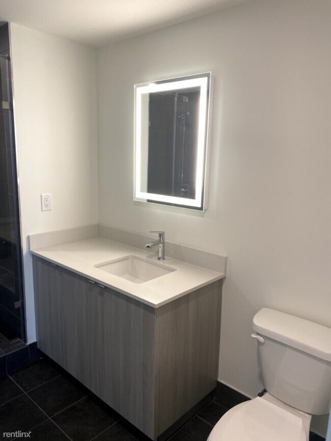 Foto del edificio - 1 br, 1 bath Condo - 724 W University Ave ...