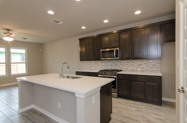 Building Photo - Gorgeous 4 bedroom/ 3.5 bath in highly-des...
