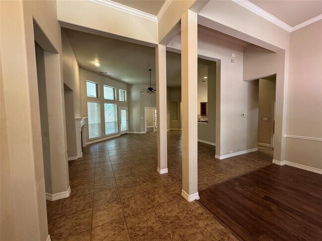Foto del edificio - 1220 Pine Forest Cir