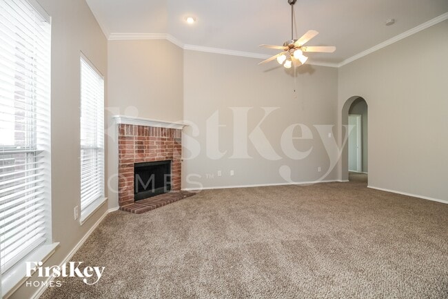 Building Photo - 2925 Oakshire St