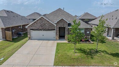 Building Photo - 707 Range Dr