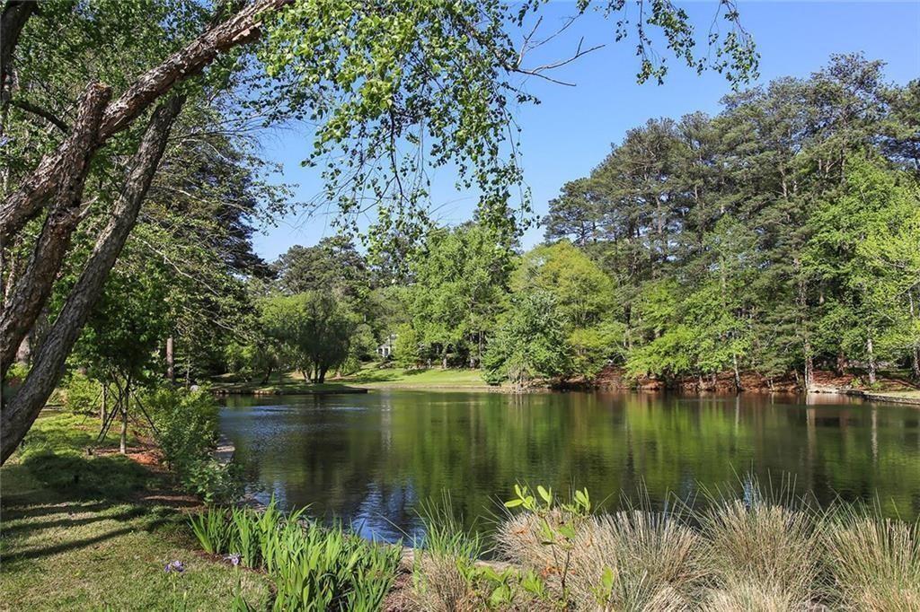 Foto del edificio - 2575 Peachtree Rd