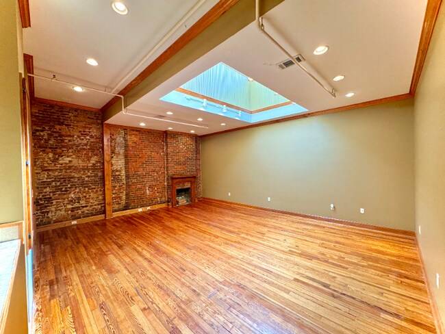 Building Photo - 115 5th St S