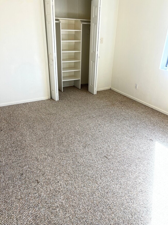 Building Photo - 422 Avenida Oriol
