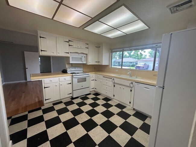 Building Photo - 1235 Purdue Ave