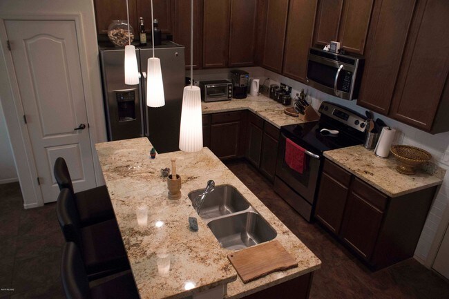 Foto del edificio - 2422 E Blue Diamond Dr