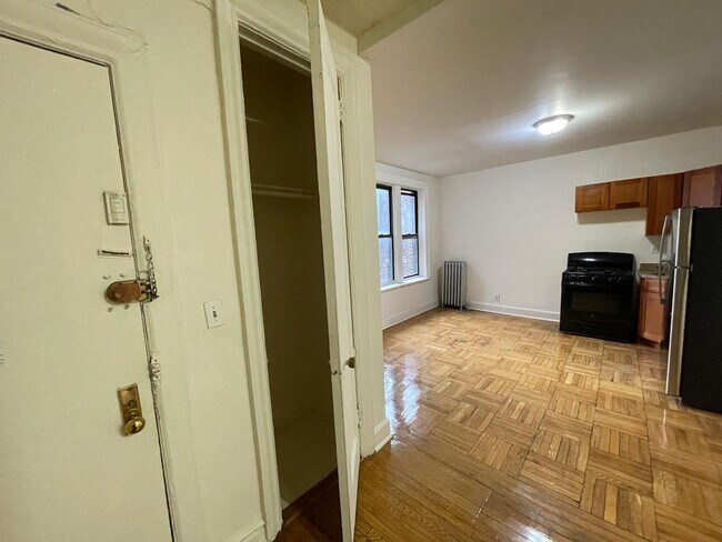 Building Photo - 142 W 238th St