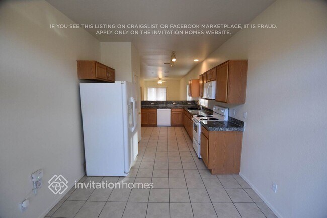 Building Photo - 2213 W Carolina Dr