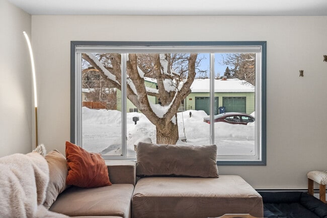 Building Photo - 1114 S Bozeman Ave