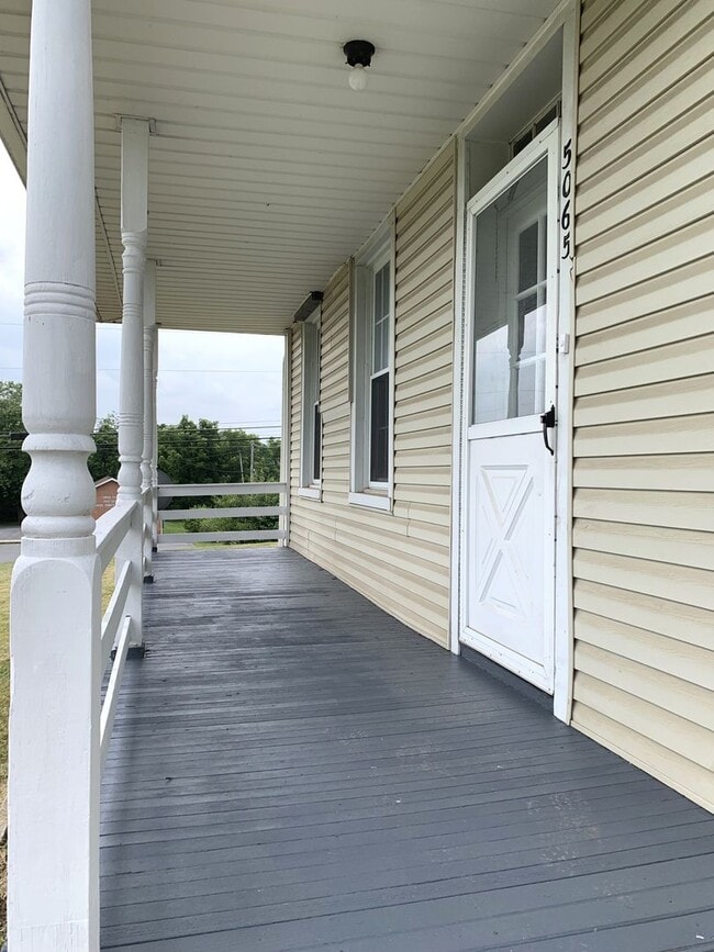 Foto del edificio - 5065 Buchanan Trail E