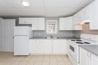 Building Photo - 15 Moore Dr