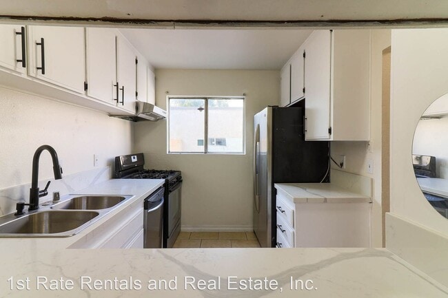Building Photo - 2 br, 2.5 bath House - 25180 5th St Unit 178