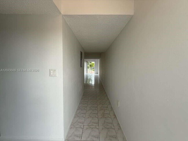 Foto del edificio - 1137 NW 123rd Ct