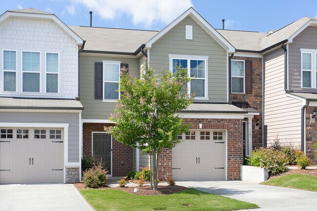 Available now! Luxurious 3 bedroom townhou... - Available now! Luxurious 3 bedroom townhou... Townhome