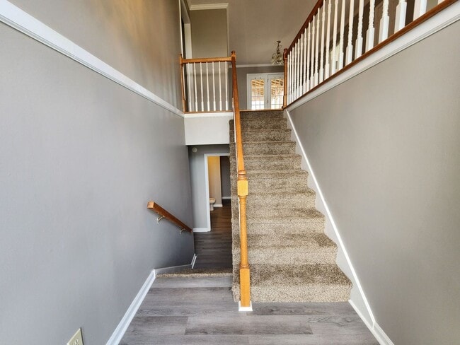 Building Photo - $2000 Breathtaking Sango Split Foyer 4 Bed...