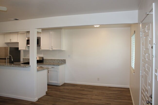 Foto del edificio - 233 Harding Blvd