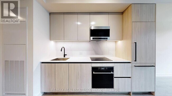 Photo du bâtiment - 425-425 Front St E
