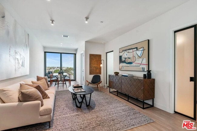 Foto del edificio - 3688 Overland Ave