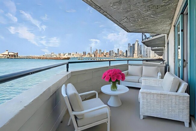 Foto del edificio - 600 Harbor Blvd