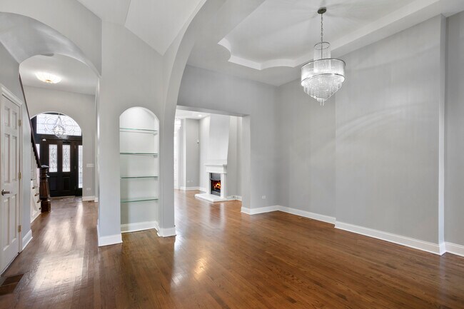 Building Photo - 4336 S Greenwood Ave