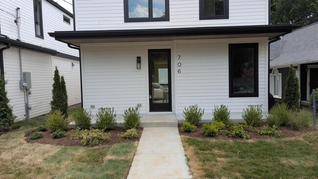 Building Photo - 706 Stockell St