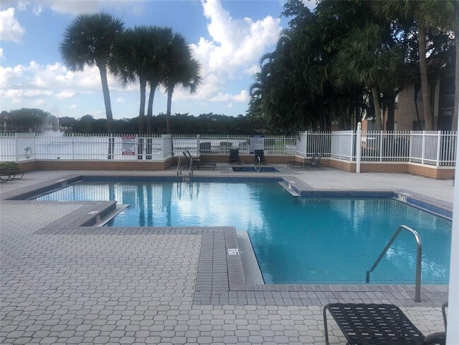 Foto del edificio - 729 NW 92nd Ave