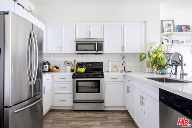 Foto del edificio - 12655 Bluff Creek Dr