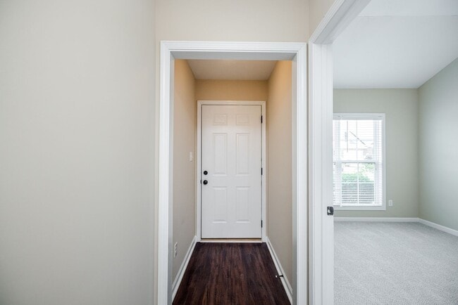 Foto del edificio - 131 Grove Landing Ct