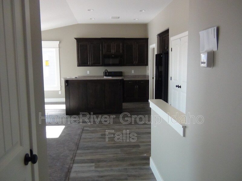 Building Photo - 3342 E Kathaway Ln