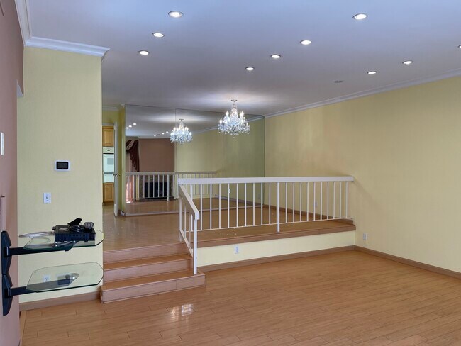 Building Photo - 5757 Owensmouth Ave