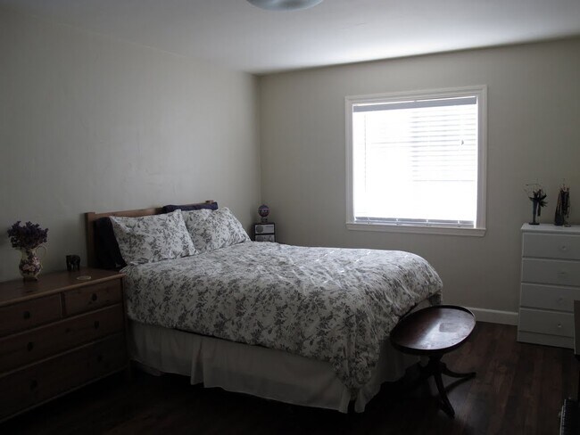 Foto del edificio - 384 Halsey Ave