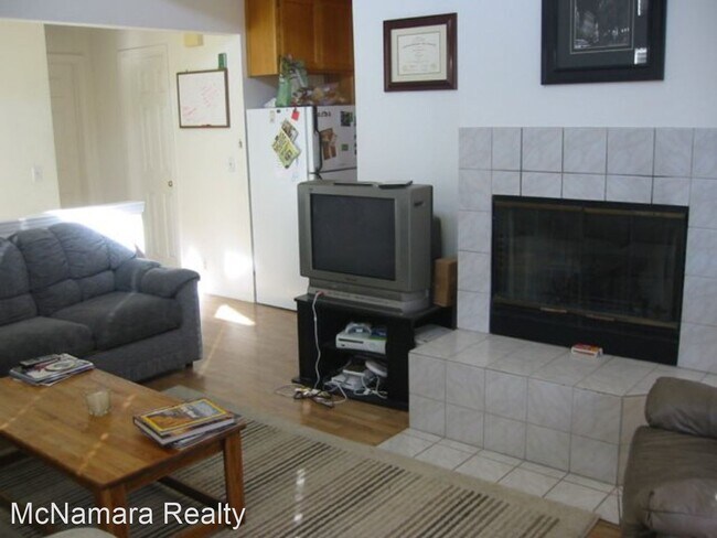 Building Photo - 2 br, 2 bath House - 305 North Chorro Stre...