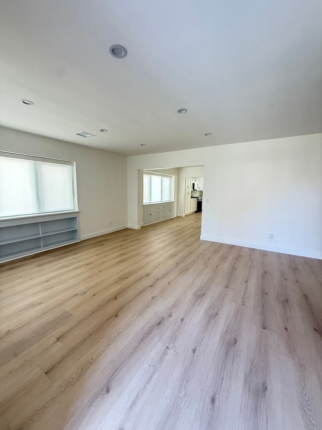 Building Photo - 3702 Somerset Dr