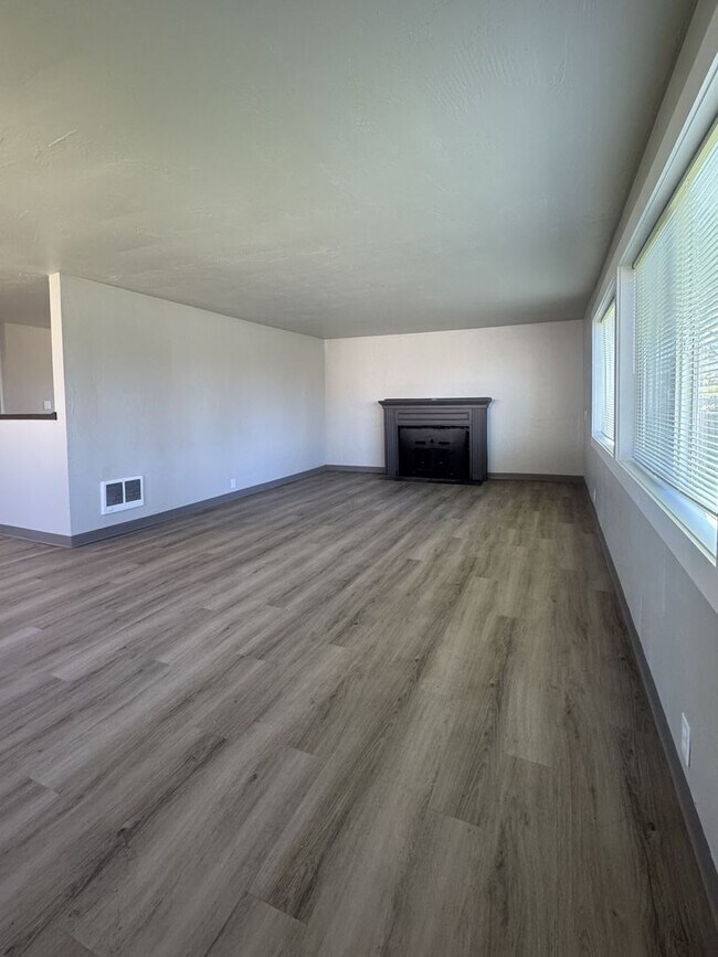 Foto del edificio - (OCK) 3-Bed 1-Bath Fully Renovated Home