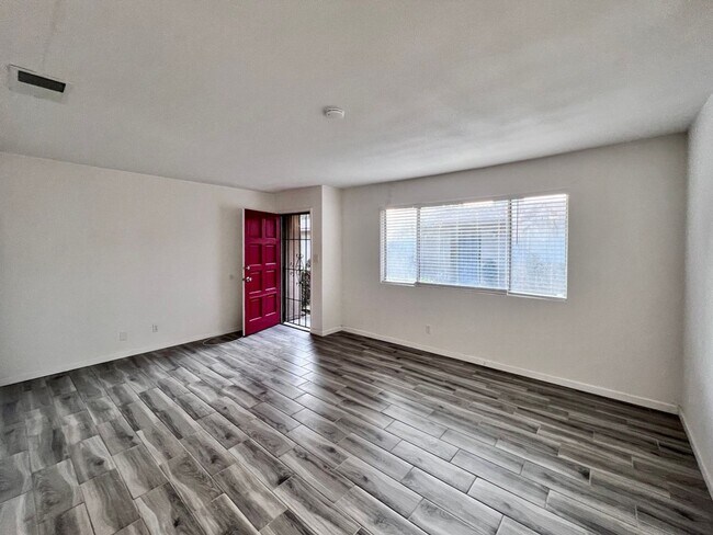 Foto del edificio - $1,650 Barstow & Minnewawa, 2 bedroom Condo - Clovis / Beautiful Landscaping