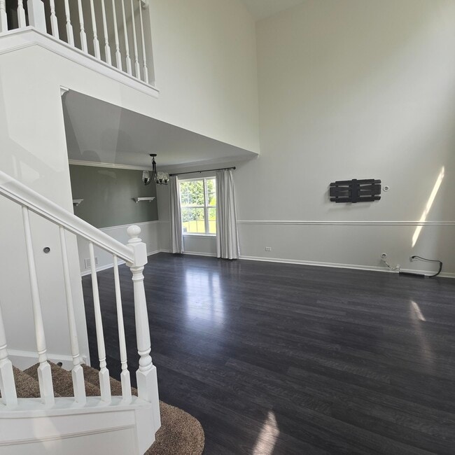 Building Photo - 1433 Deer Creek Ln