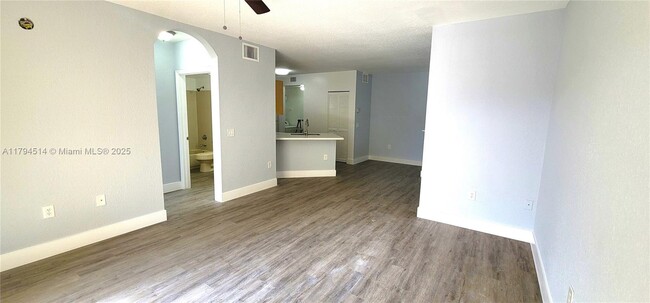Foto del edificio - 704 Belmont Ln