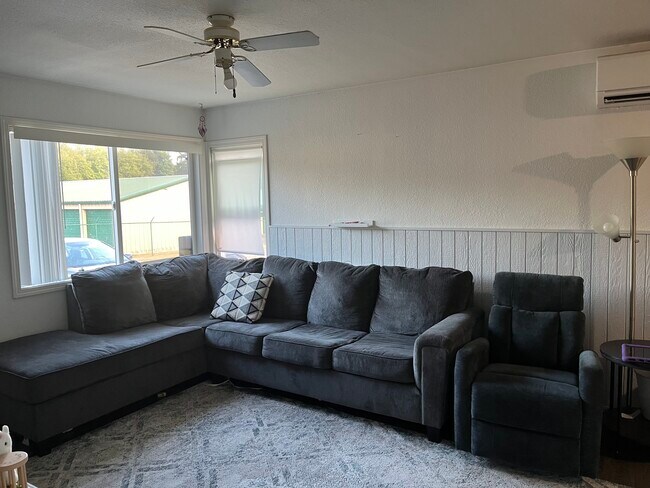 Foto del edificio - 5122 SE Mile Hill Dr
