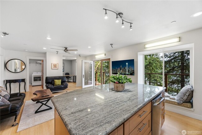 Building Photo - Elevated 2-Bedroom Home with Lake Sammamish Views